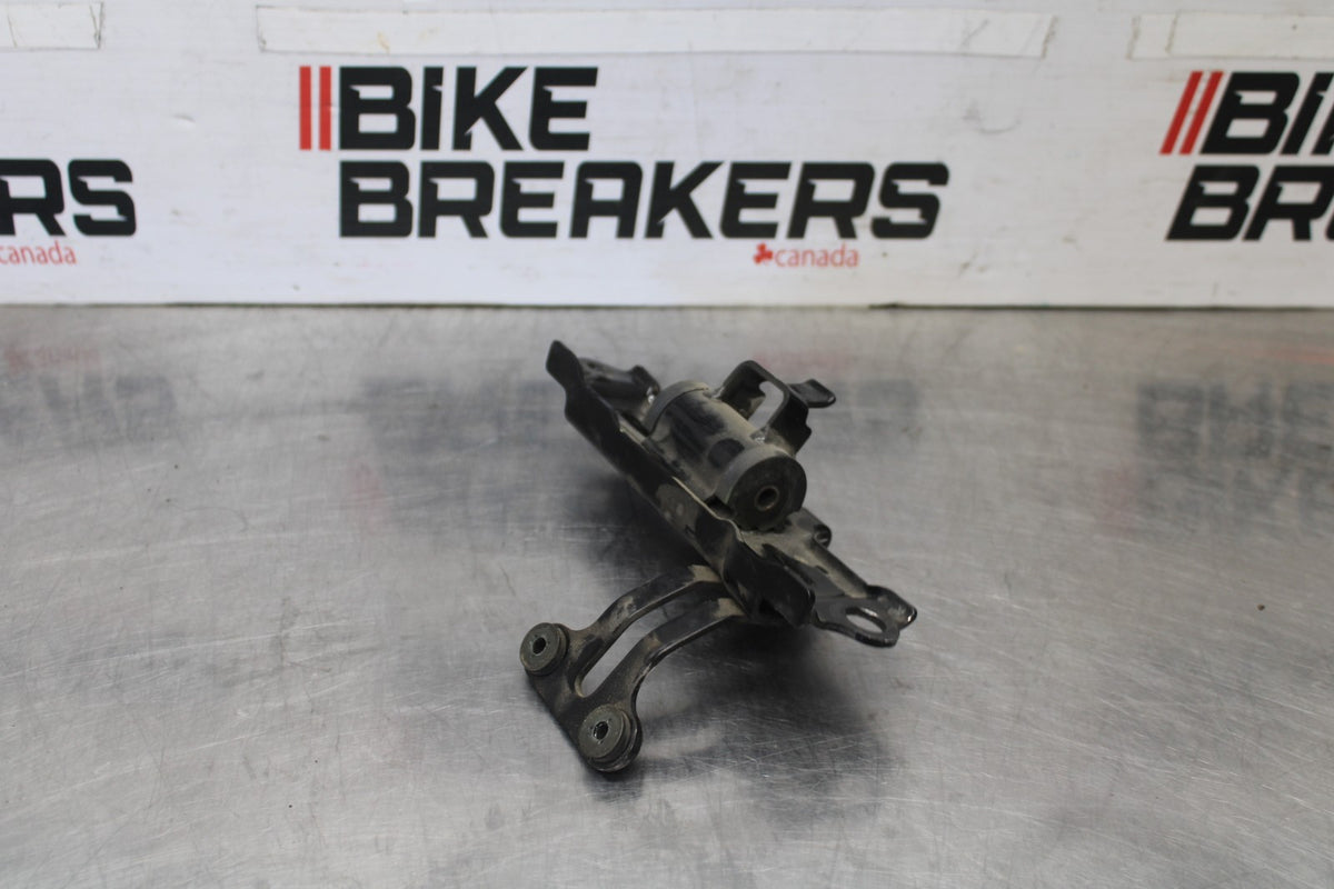 04-05 KAWASAKI NINJA ZX10R GAS TANK FUEL CELL RESERVOIR BRACKET MOUNT BB931