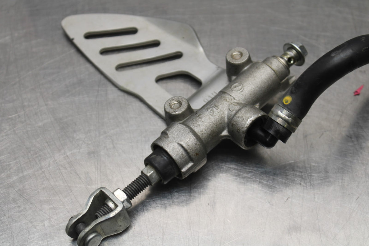08-10 SUZUKI GSXR 600 REAR BACK BRAKE MASTER CYLINDER W RESERVOIR BB835