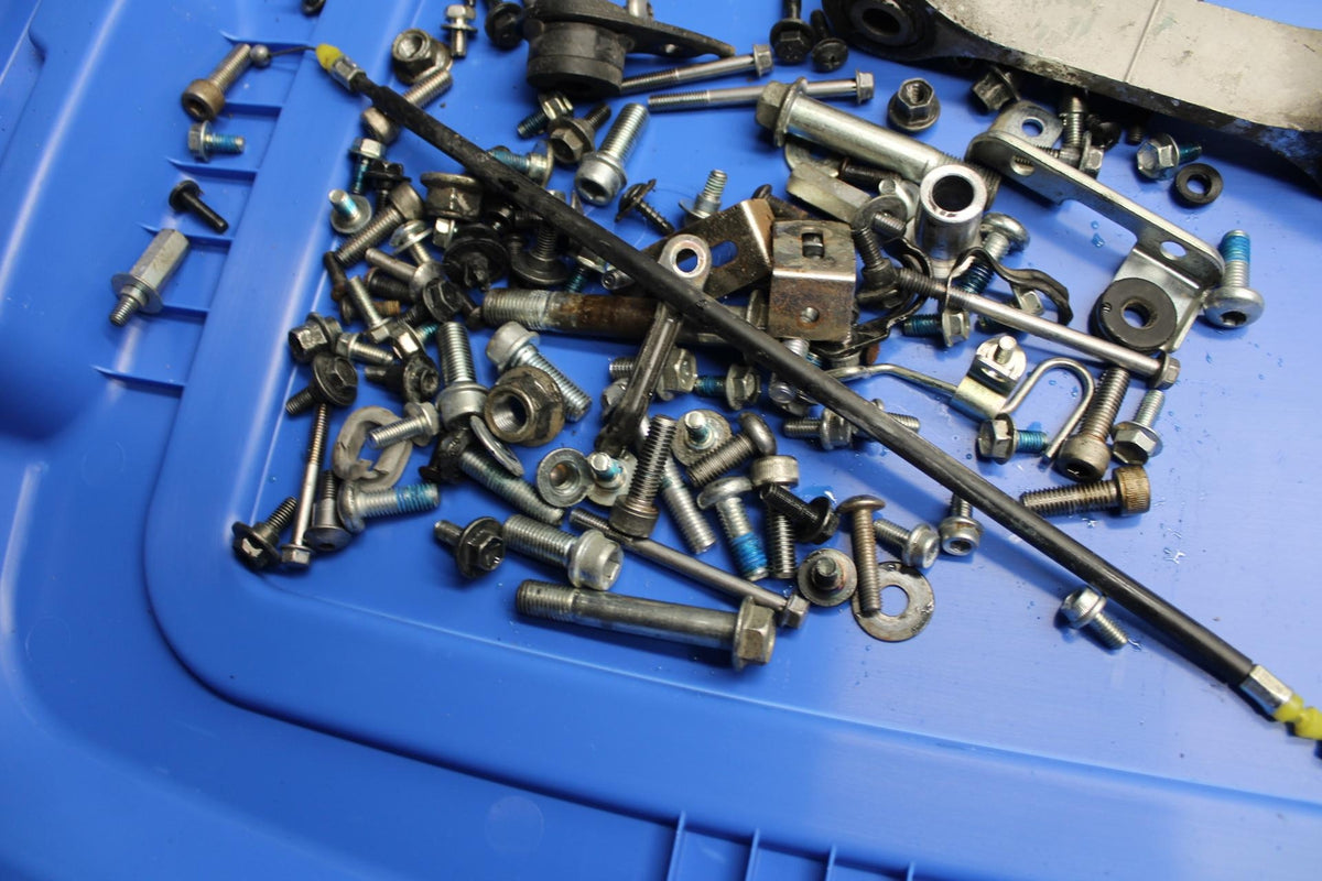 11-22 SUZUKI GSXR 600 LEFTOVER MOUNTING BOLTS HARDWARE MOTOR SCREWS BB485