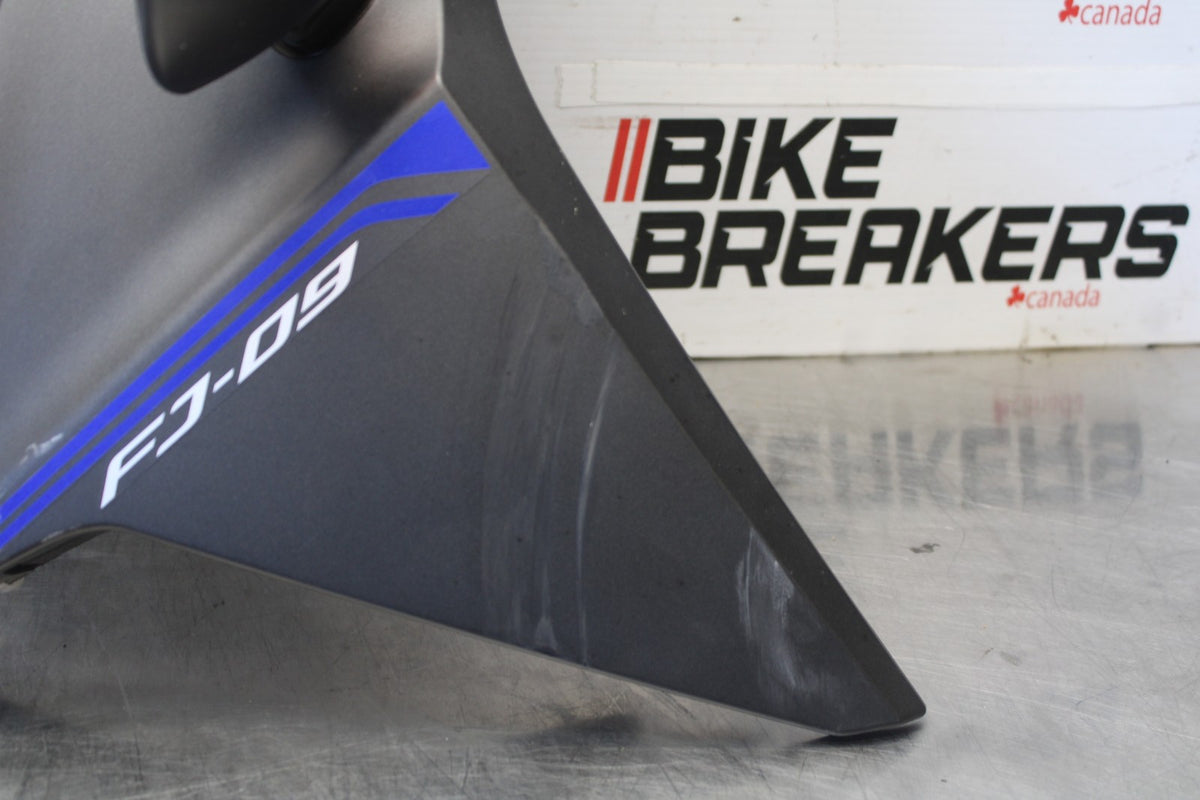 15-17 YAMAHA FJ09 RIGHT FRONT UPPER MID SIDE FAIRING COWL PLASTIC BB906