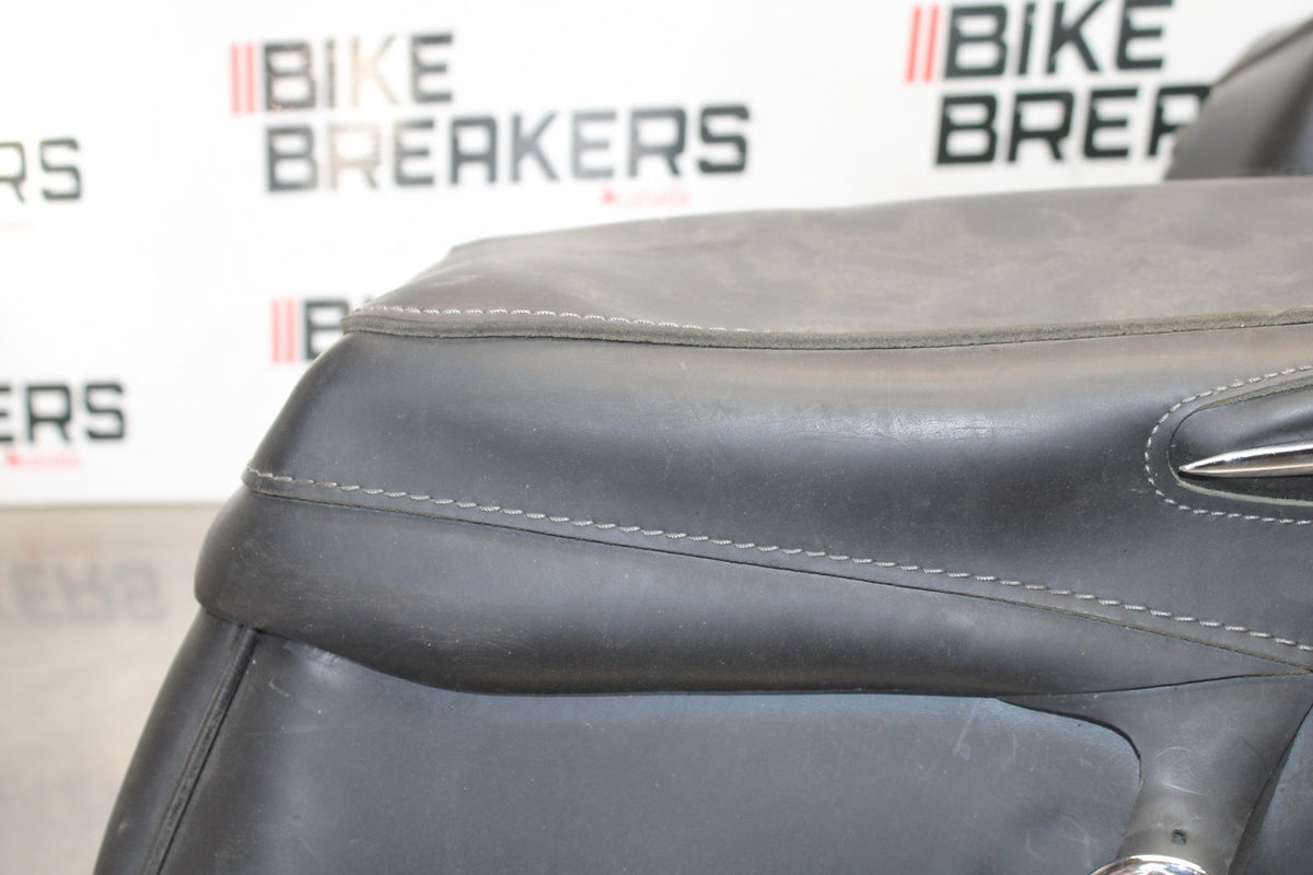 05-09 SUZUKI BOULEVARD C90 SIDE CARGO LUGGAGE SADDLEBAG BAG COMPARTMENT BB918
