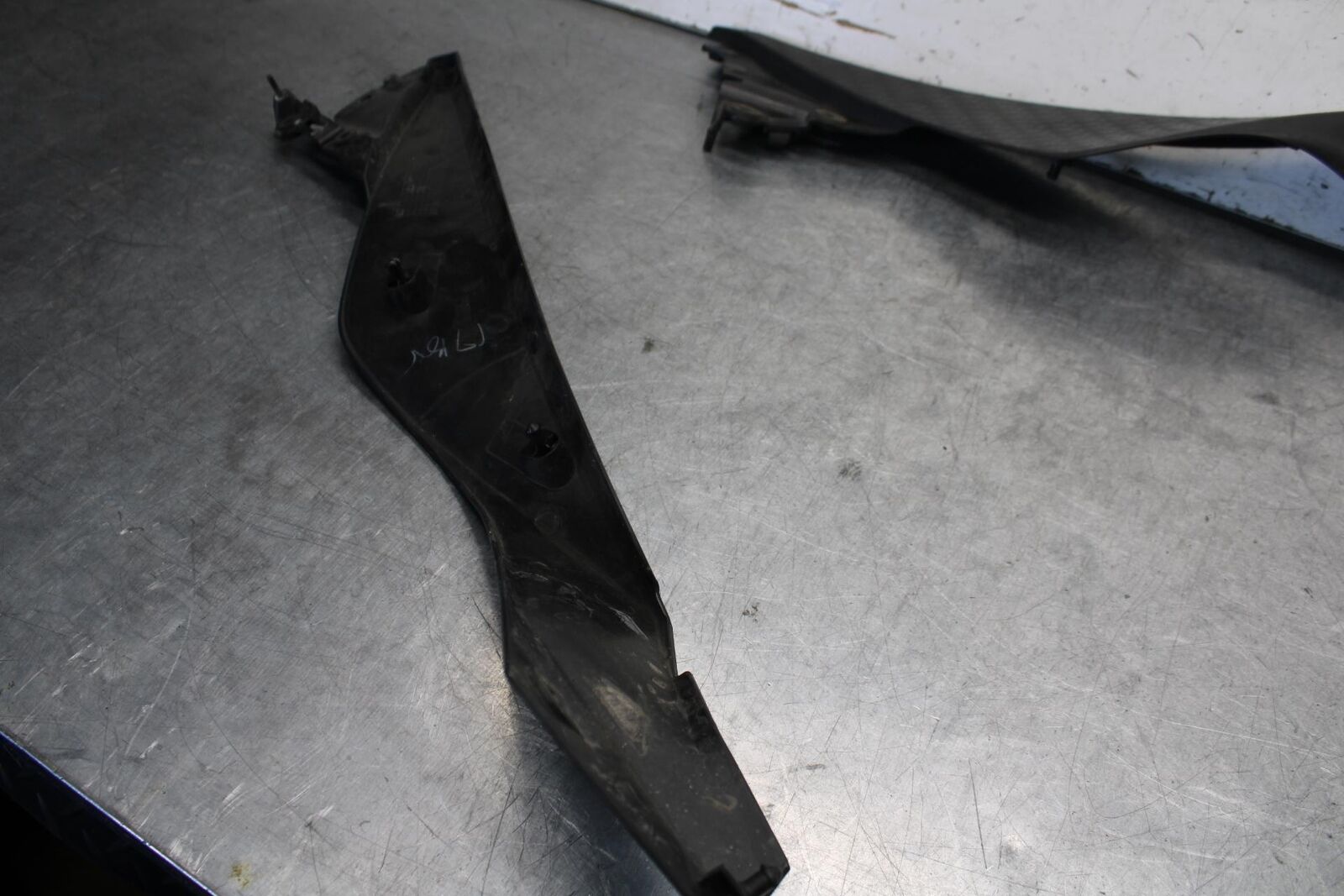 15-16 KAWASAKI EX300 LEFT AND RIGHT SET PAIR GAS TANK FUEL CELL PANEL TRIM BB635