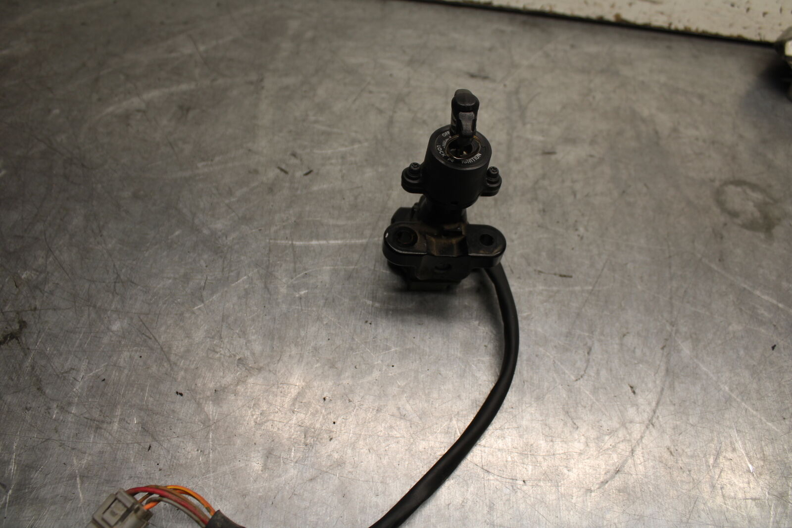 11-24 SUZUKI GSXR750 IGNITION LOCK W KEY BB714