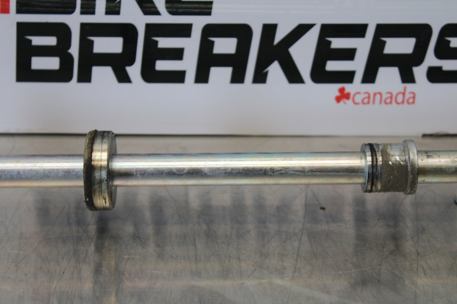 09-15 YAMAHA FZ6R REAR AXLE BACK WHEEL RIM PIVOT BOLT AXEL BB161