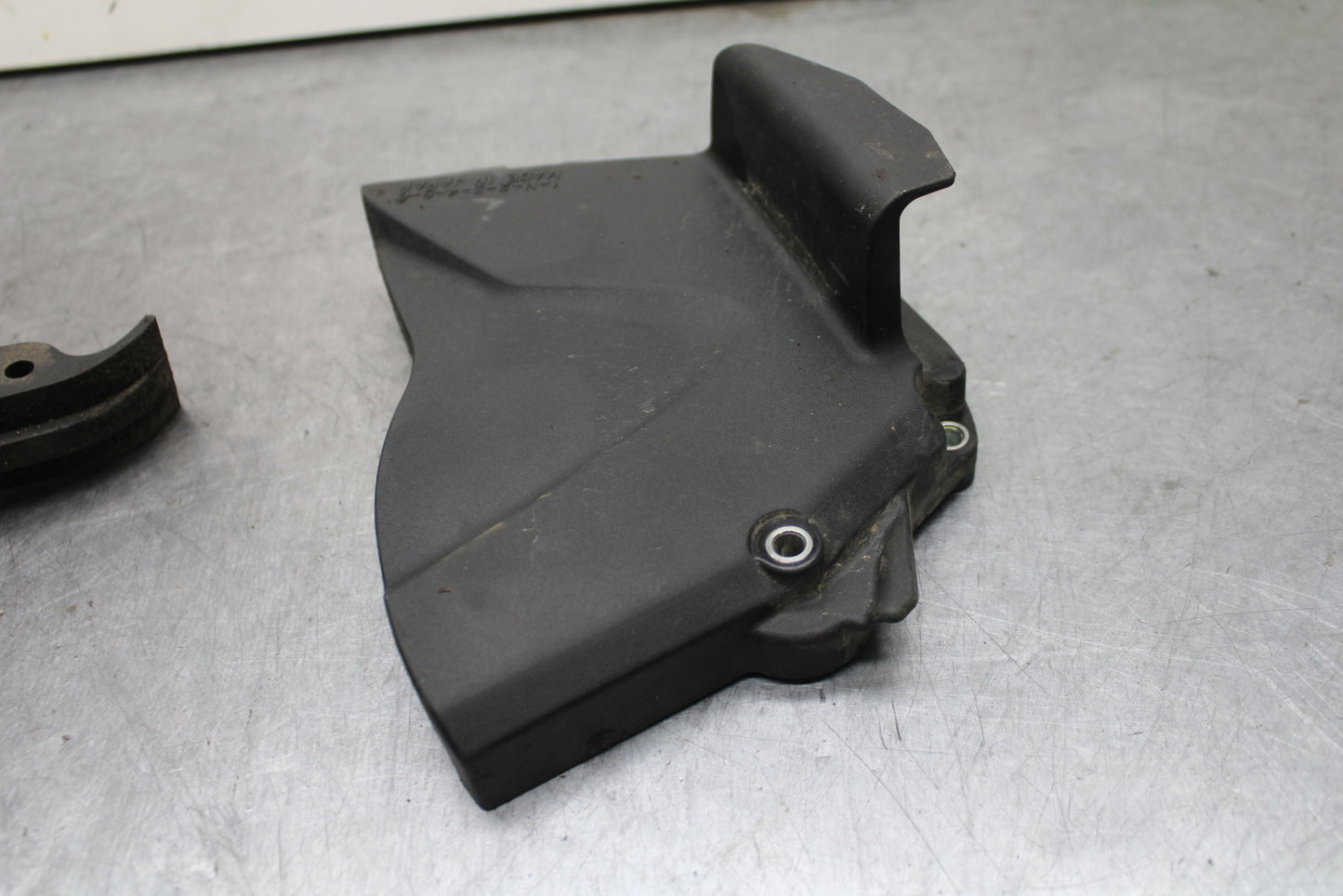 09-14 YAMAHA YZF R1 ENGINE SPROCKET COVER BB119