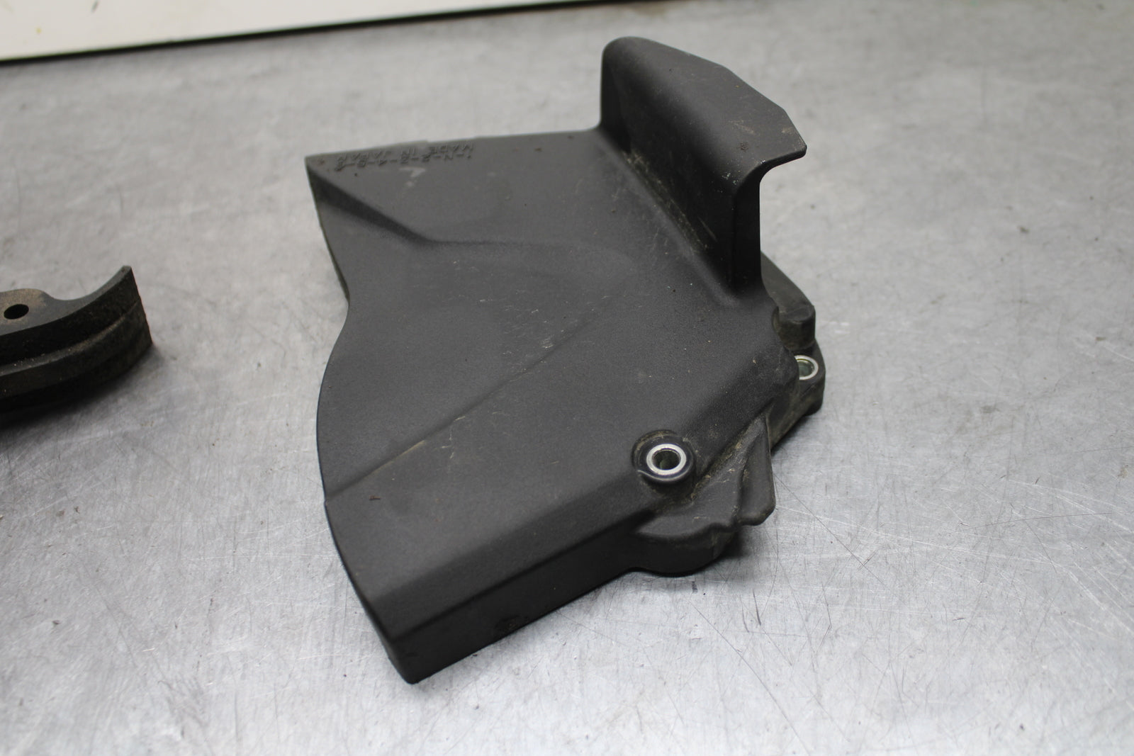 09-14 YAMAHA YZF R1 ENGINE SPROCKET COVER BB119