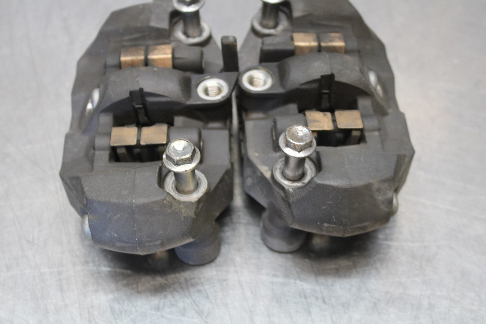 06-07 SUZUKI GSXR 600 RIGHT LEFT FRONT BRAKE CALIPER SET PAIR CALIPERS BB170