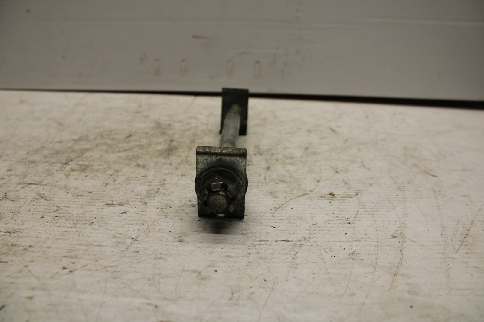 90-07 KAWASAKI ZZR 250 REAR AXLE BACK WHEEL RIM PIVOT BOLT AXEL BB298