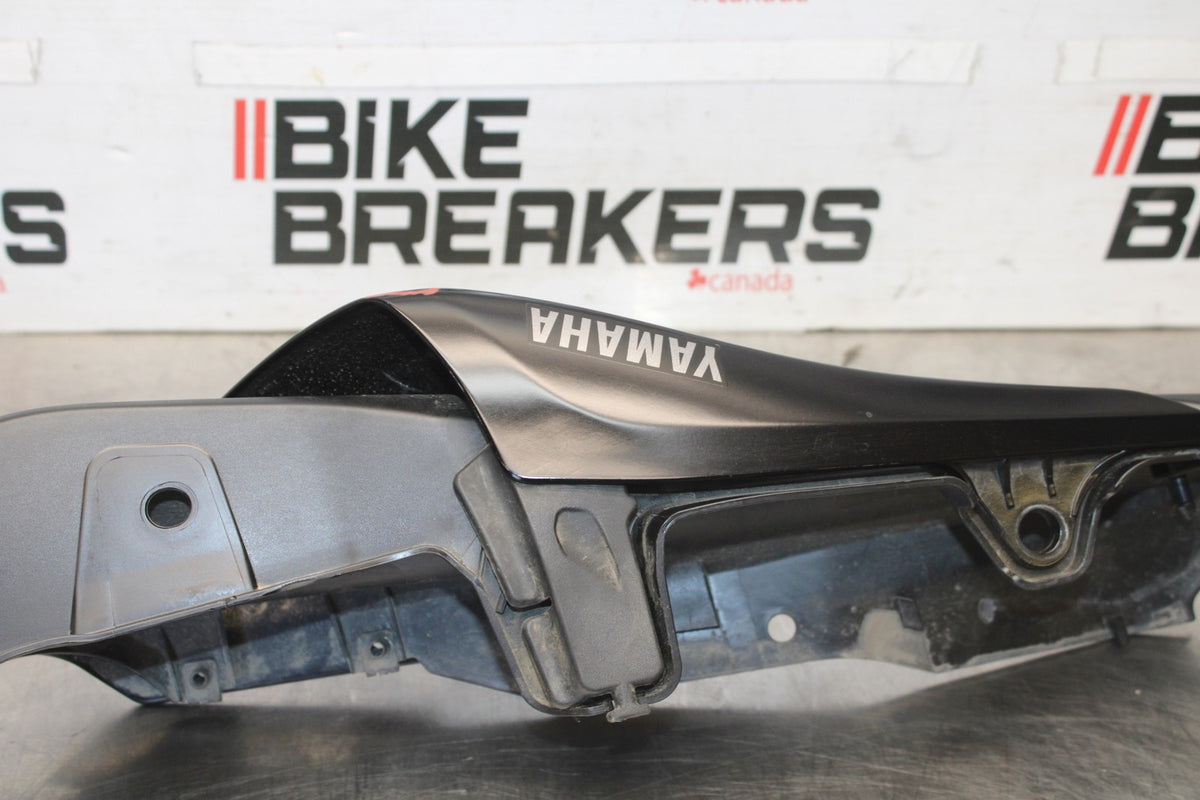 23-24 YAMAHA MT-07 RIGHT REAR BACK TAIL FAIRING COWL SHROUD BB927
