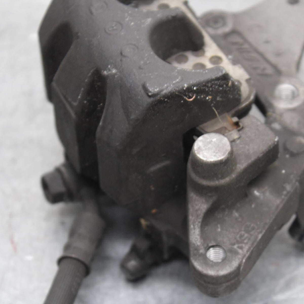15-18 HONDA CB300FA FRONT BRAKE CALIPER WITH MOUNT BRACKET BB646