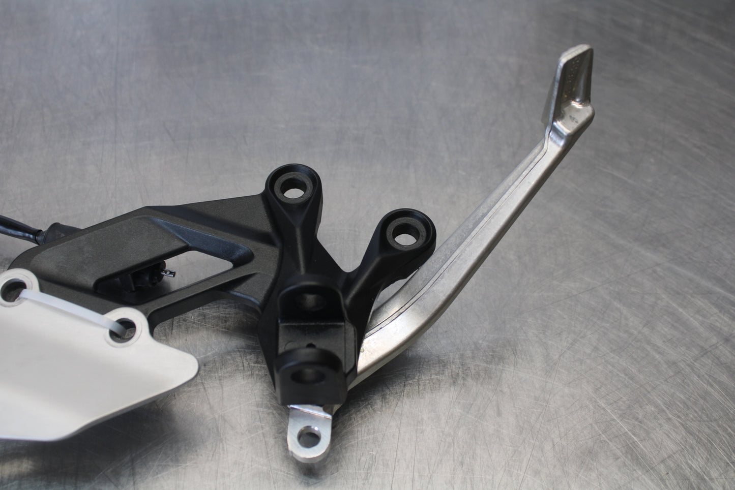 23-24 KAWASAKI NINJA ZX14R RIGHT REARSET REAR SET DRIVER FOOT PEG STOP BB169