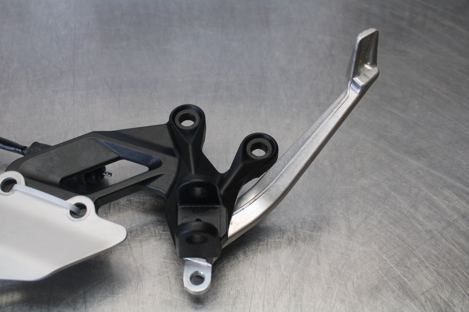 23-24 KAWASAKI NINJA ZX14R RIGHT REARSET REAR SET DRIVER FOOT PEG STOP BB169