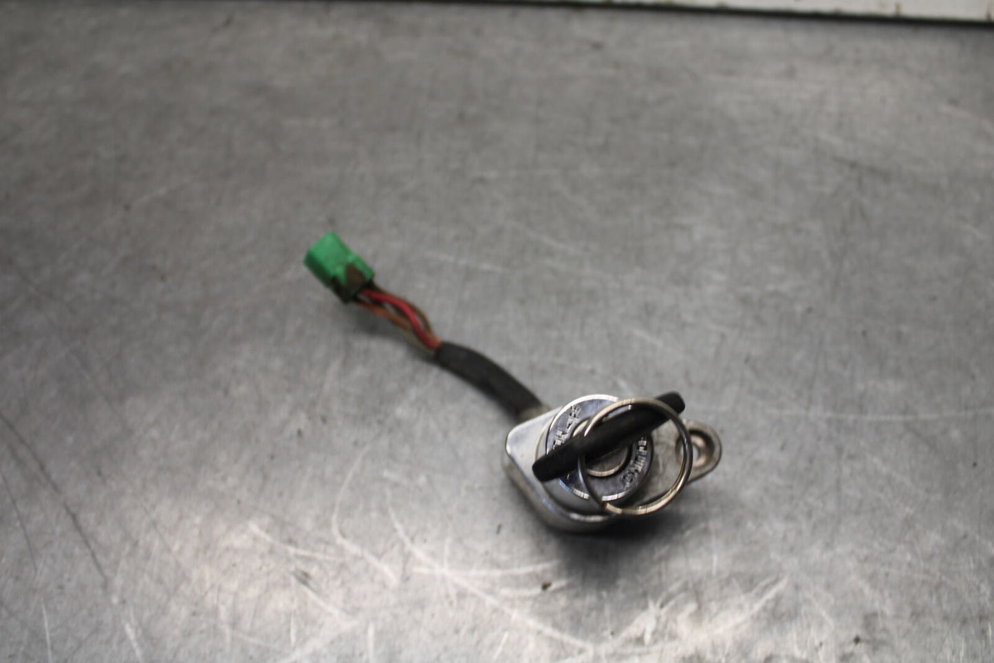 05-09 SUZUKI BOULEVARD C90 IGNITION LOCK W KEY BB692