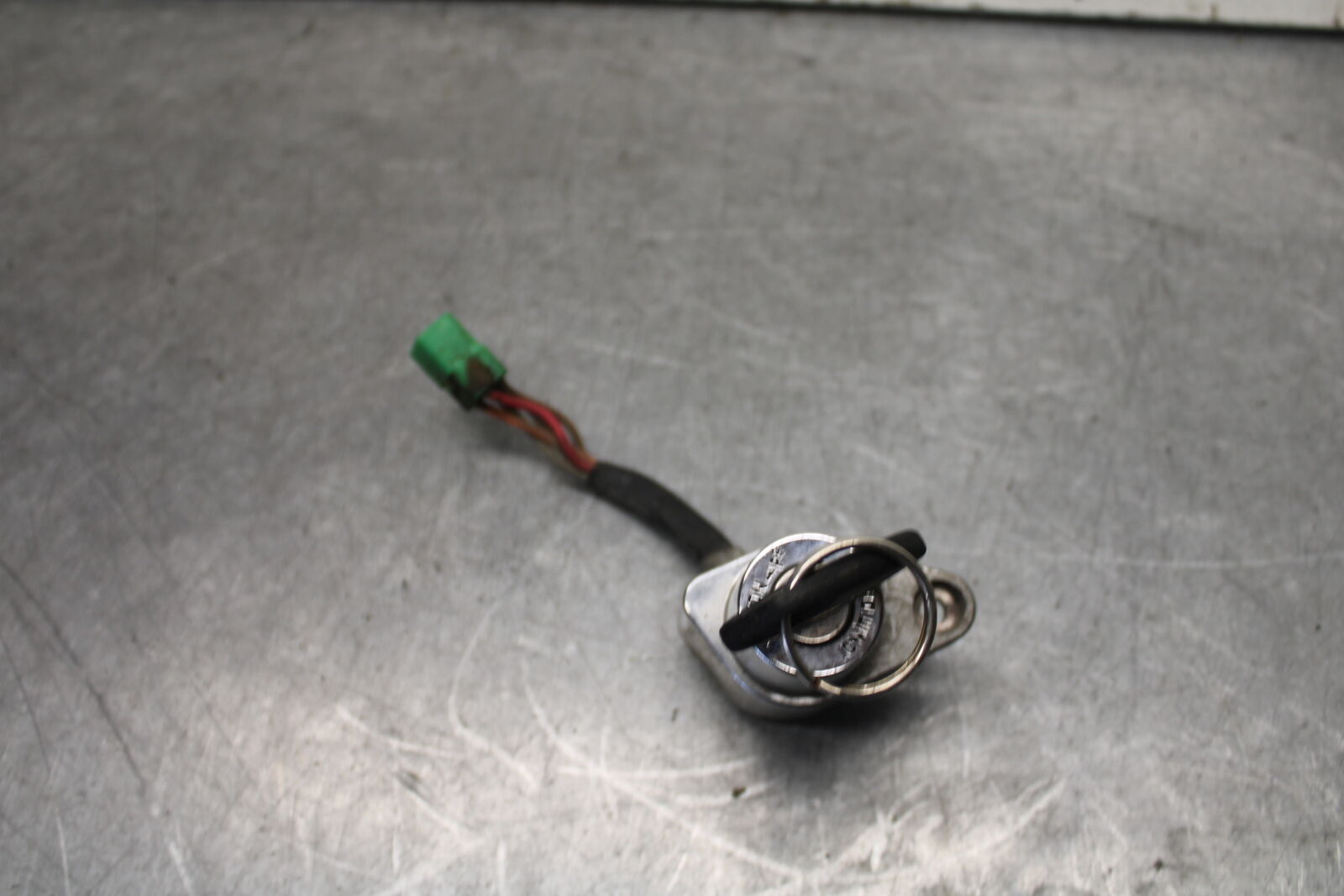 05-09 SUZUKI BOULEVARD C90 IGNITION LOCK W KEY BB692