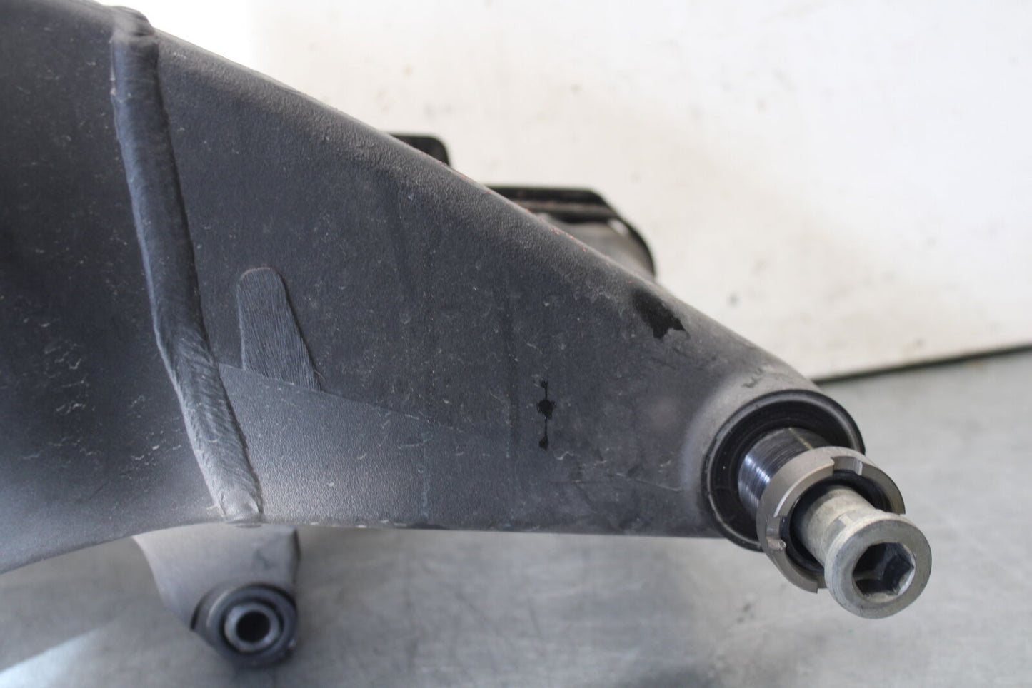 09-12 KAWASAKI NINJA ZX6R REAR SWINGARM BACK SWING ARM 33001-0212 BB698