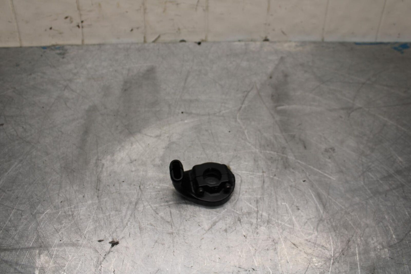 09-14 YAMAHA YZF R1 THROTTLE CABLE LINE HOUSING GUIDE BB448
