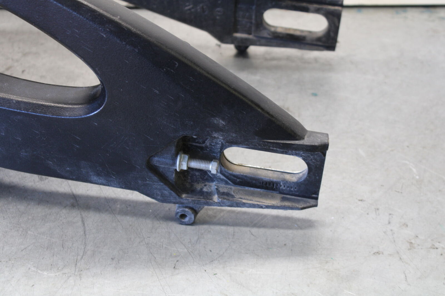 11-24 SUZUKI GSXR750 REAR SWINGARM BACK SUSPENSION SWING ARM  BB687
