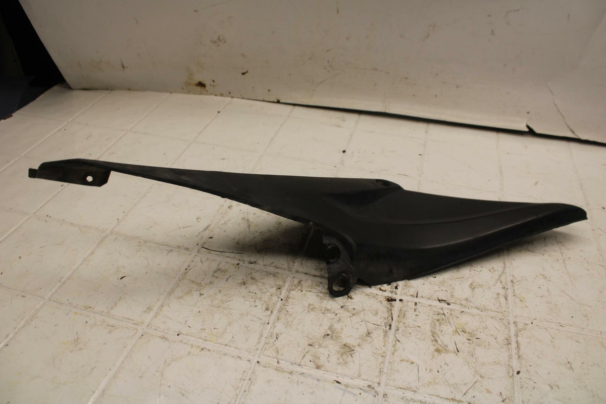 05-06 HONDA CBR600RR RIGHT FRONT SIDE SEAT SADDLE PANEL TRIM COWL FAIRING BB399