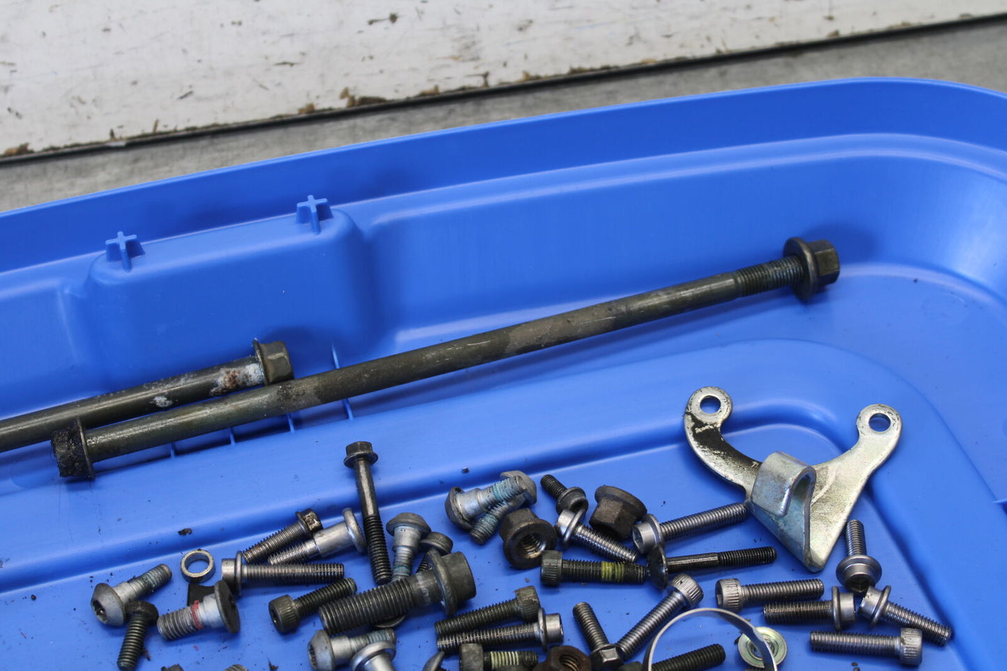 08-09 YAMAHA YZF R6S MOUNTING BOLTS HARDWARE MOTOR SCREWS BB690