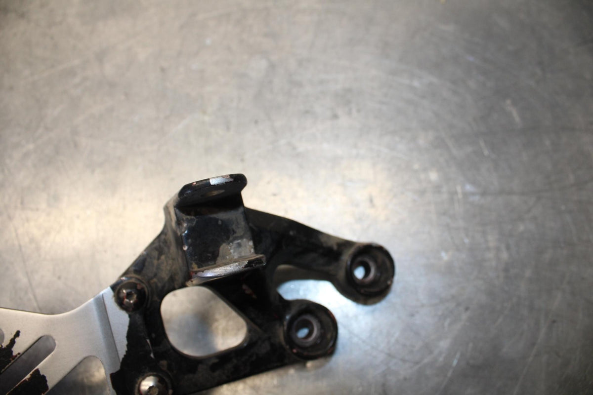 08-10 SUZUKI GSXR 600  LEFT REARSET  DRIVER FOOT PEG BRACKET MOUNT BB101 #B
