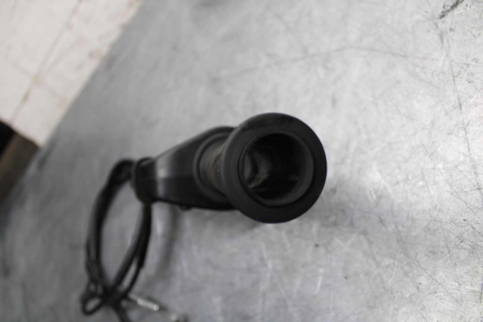 2009 Kawasaki Ninja ZX6R ZX600R THROTTLE CABLE LINE HOUSING GUIDE BB548