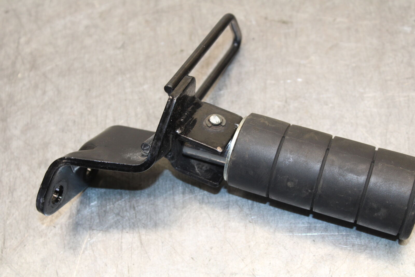 05-06 SUZUKI BOULEVARD M50 REAR PASSENGER FOOT STEP PEG BB671