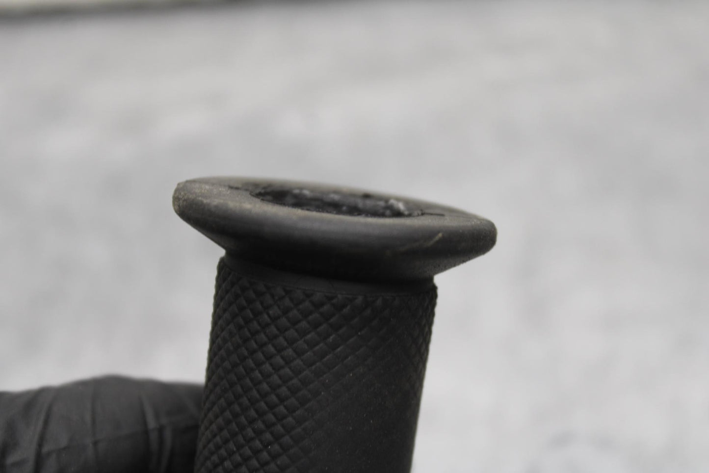 16-18 KTM 690 DUKE LEFT CLIPON HANDLEBAR GRIP BB631