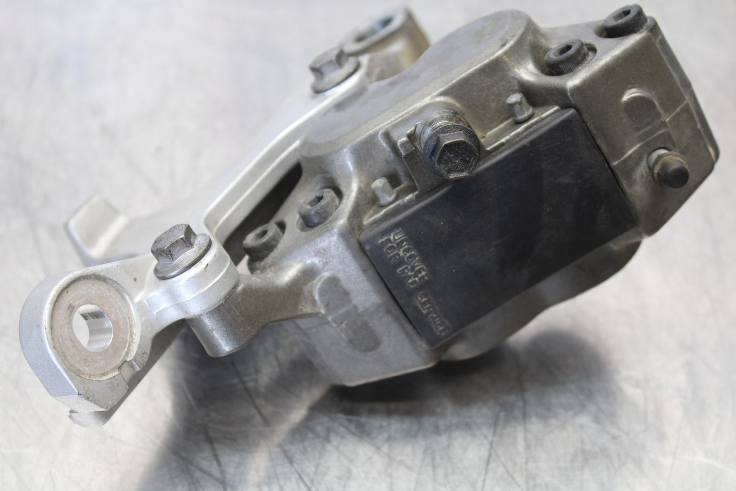 09 YAMAHA ROYAL STAR XVZ1300TF VENTURE REAR BRAKE CALIPER W MOUNT BRACKET BB151