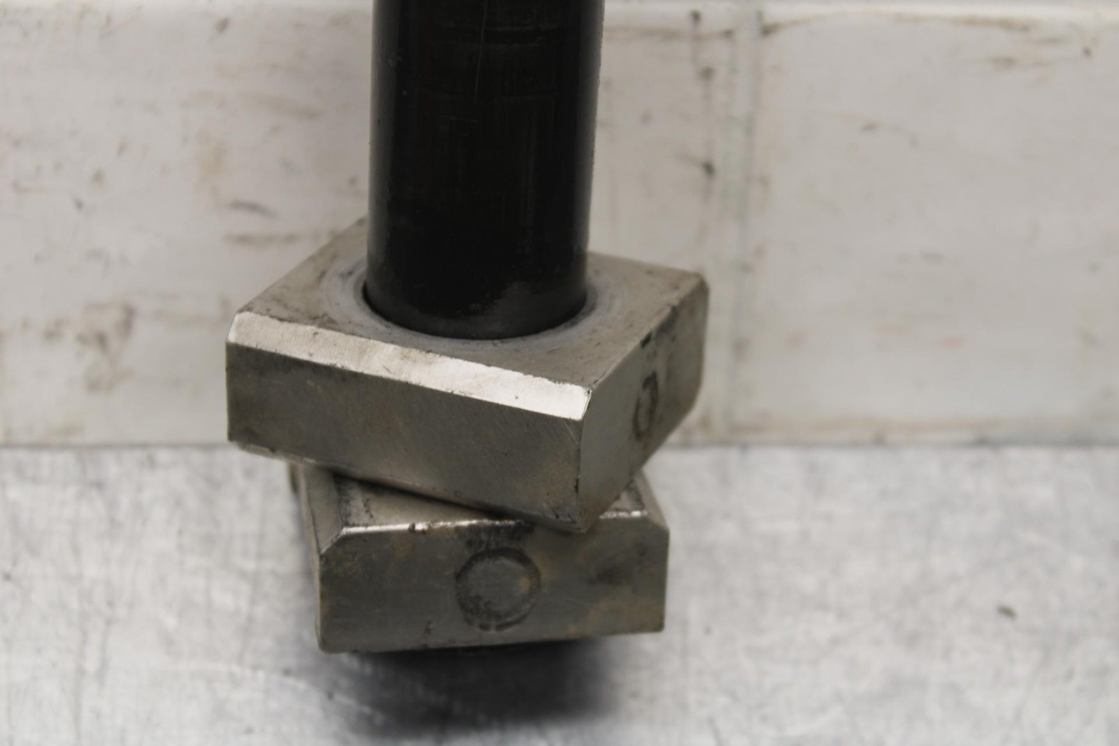 2007 Yamaha YZF R6S REAR AXLE BACK WHEEL PIVOT BOLT AXEL 5SL-25381-10-00 BB594