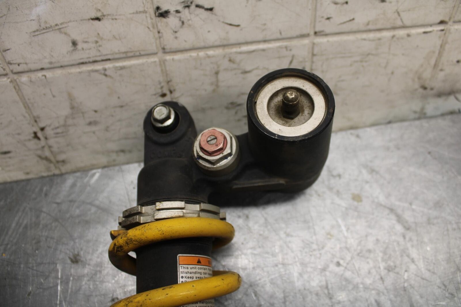 2006 Suzuki GSXR600 REAR BACK SHOCK ABSORBER SUSPENSION 62100-01H00-163 BB245 B
