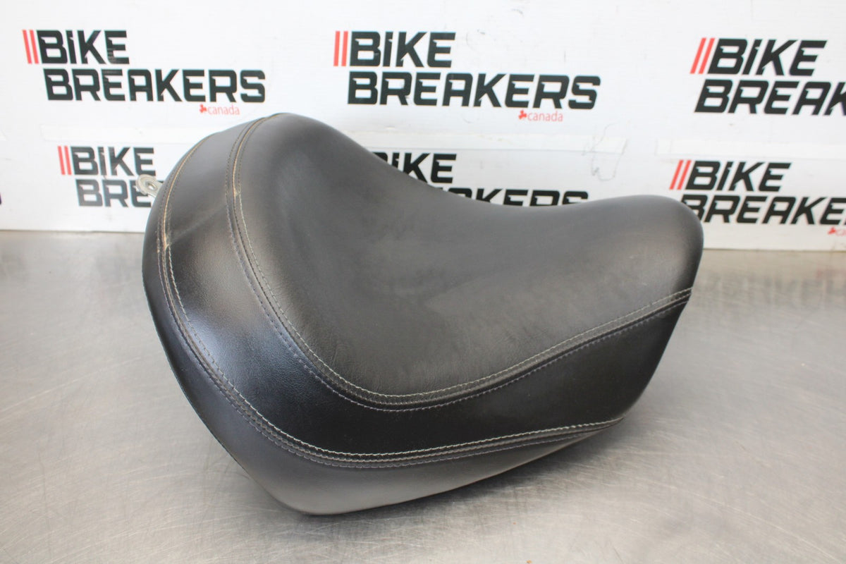 08 KAWASAKI VULCAN 1600 VN1600D NOMAD FRONT DRIVERS SEAT BB904