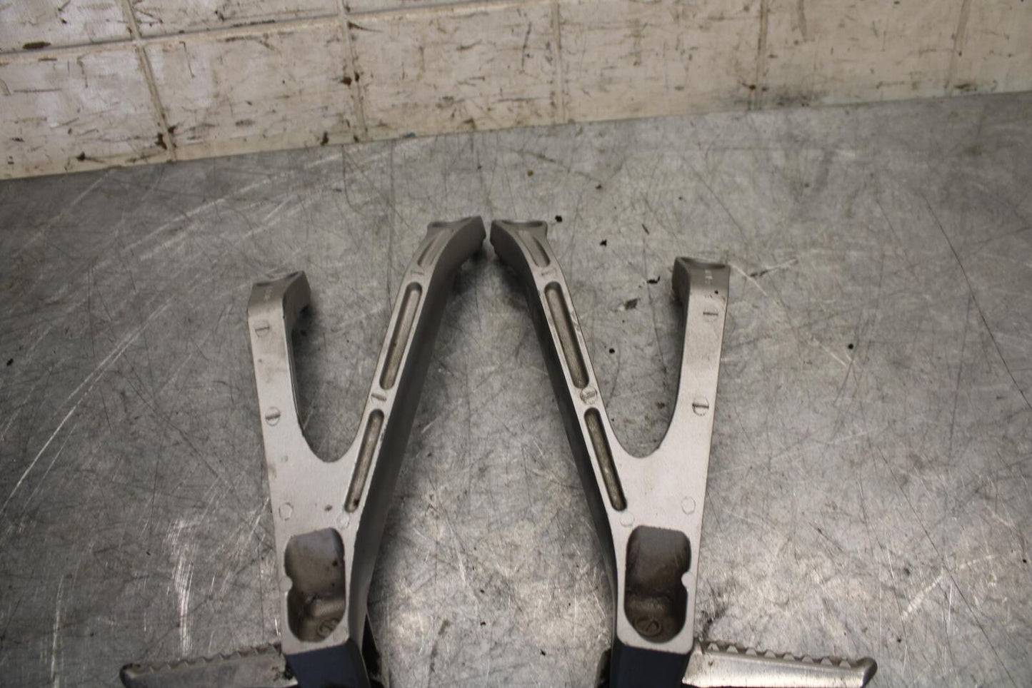 2016 Honda CBR1000RR REAR BACK PASSENGER PEG SET PAIR 50720-MEL-305 BB530