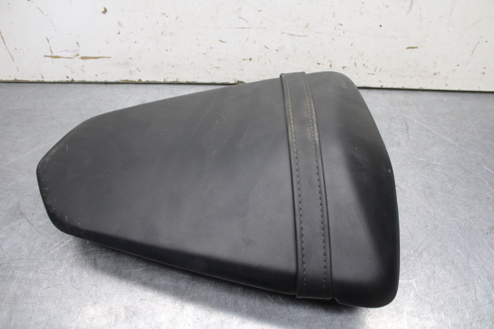 15-17 YAMAHA YZF R3 REAR BACK PASSENGER TANDEM SEAT PAD SADDLE PILLION BB651