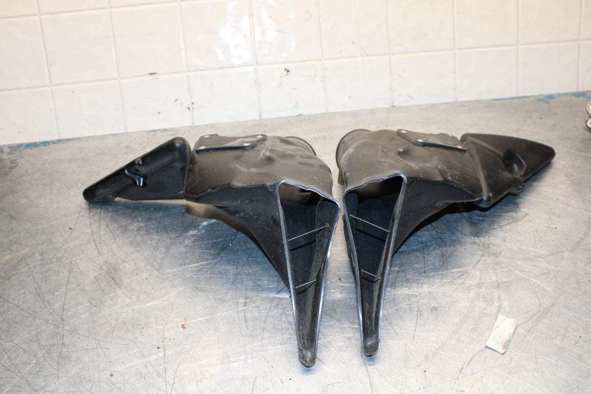05-06 HONDA CBR600RR RIGHT LEFT AIR INTAKE DUCTS BB444