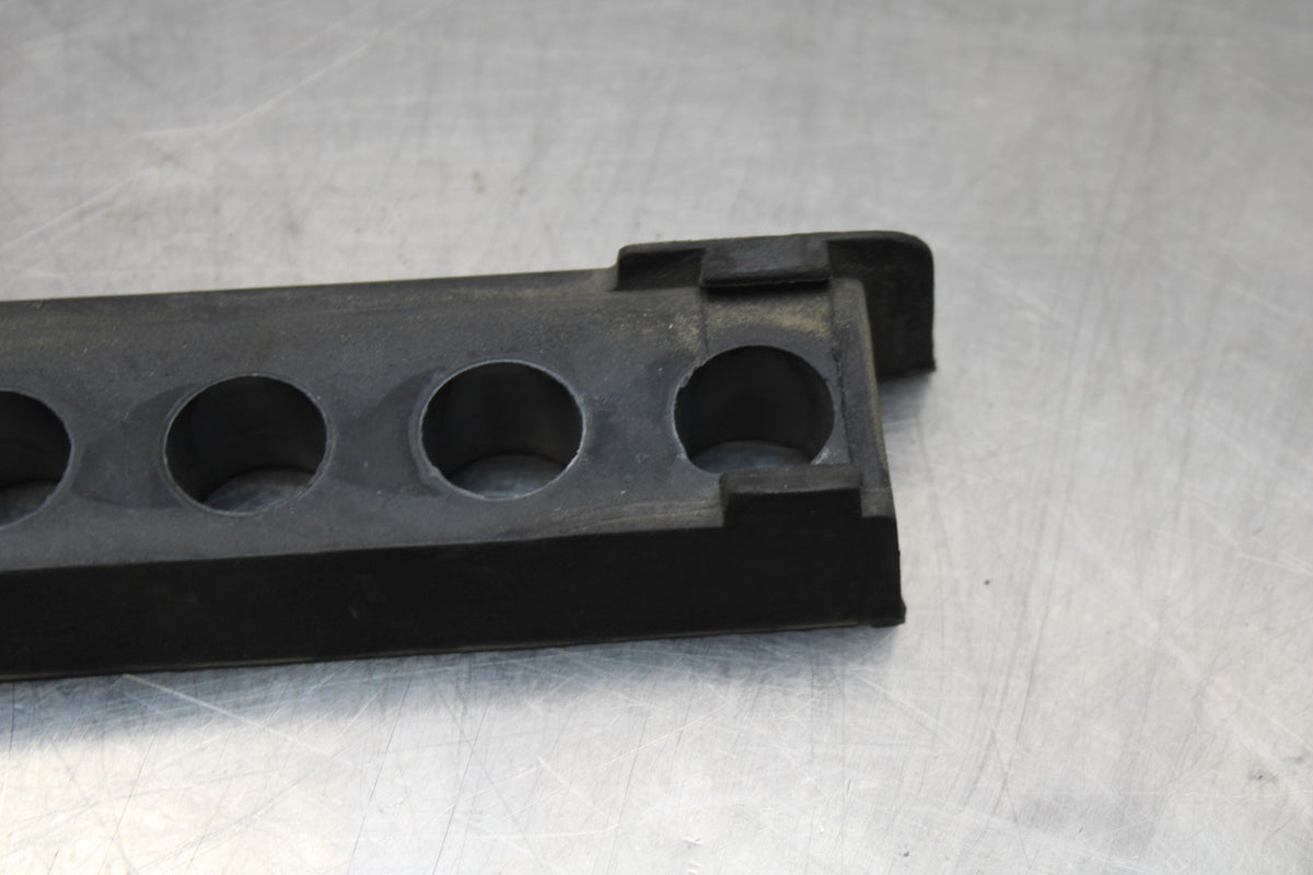 02 KAWASAKI VULCAN 800 VN800B CLASSIC BATTERY HOLD DOWN CLAMP STRAP BB862