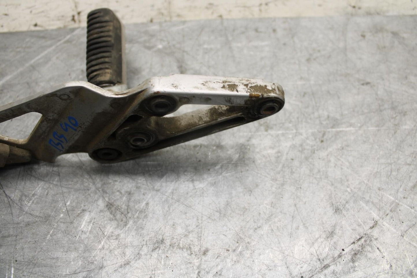 1993 Suzuki GSXR1100W LEFT REARSET REAR SET DRIVER FOOT PEG REST STOP BB46