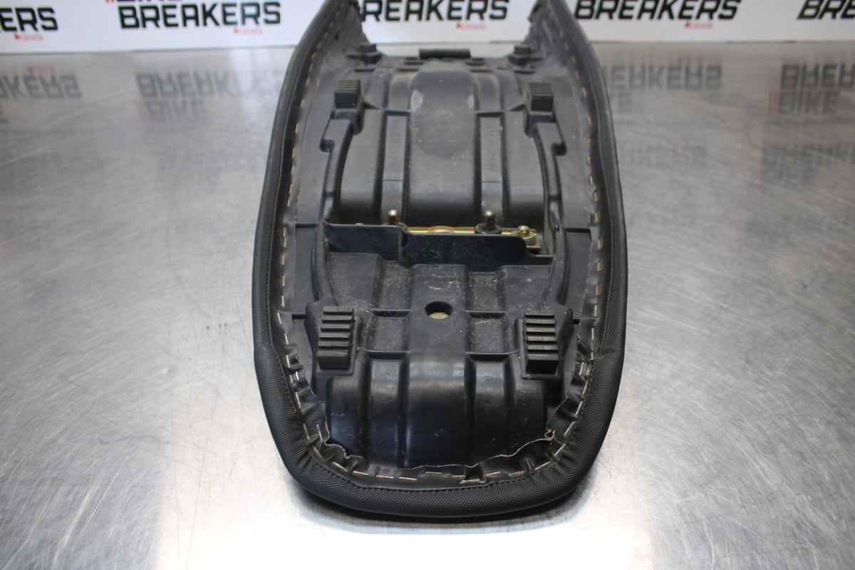 04-09 SUZUKI GS500F FRONT REAR SEAT SADDLE BB165