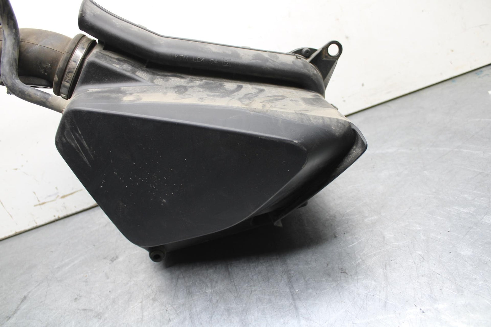 16-18 KTM 690 DUKE AIRBOX AIR INTAKE FILTER BOX BB631