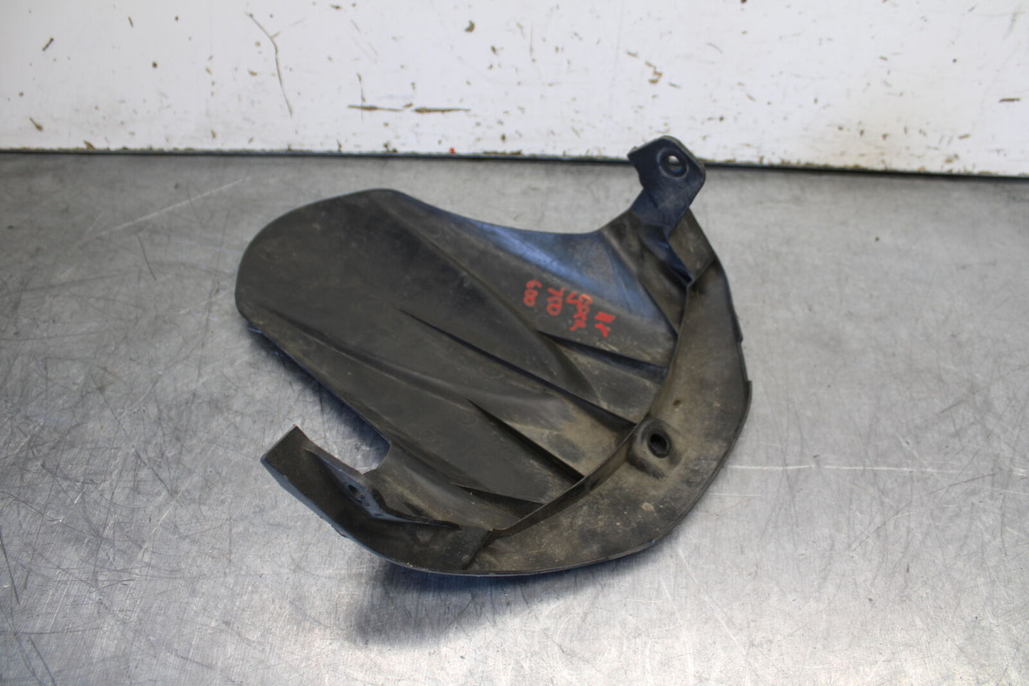 11-24 SUZUKI GSXR  600 750 REAR BACK WHEEL TIRE HUGGER FENDER BB95