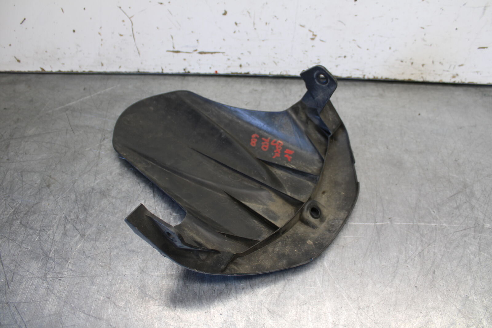 11-24 SUZUKI GSXR  600 750 REAR BACK WHEEL TIRE HUGGER FENDER BB95