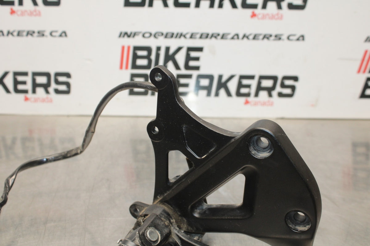 24-25 SUZUKI GSXR1000 RIGHT REARSET REAR SET DRIVER FOOT PEG REST STOP BB767