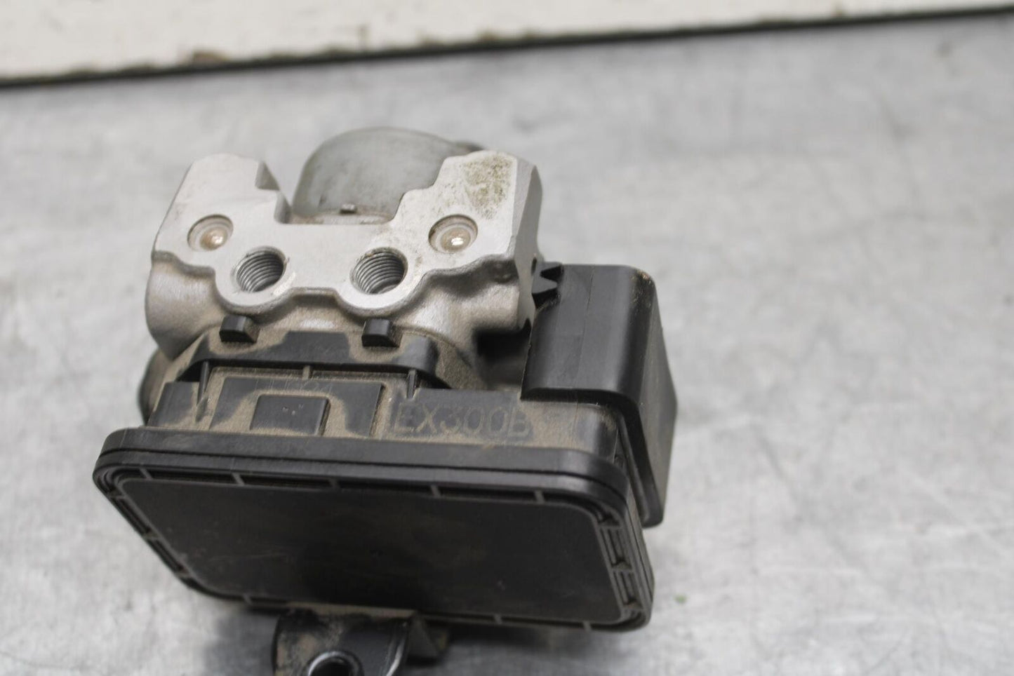 15-16 KAWASAKI EX300 ABS PUMP UNIT MODULE BB635