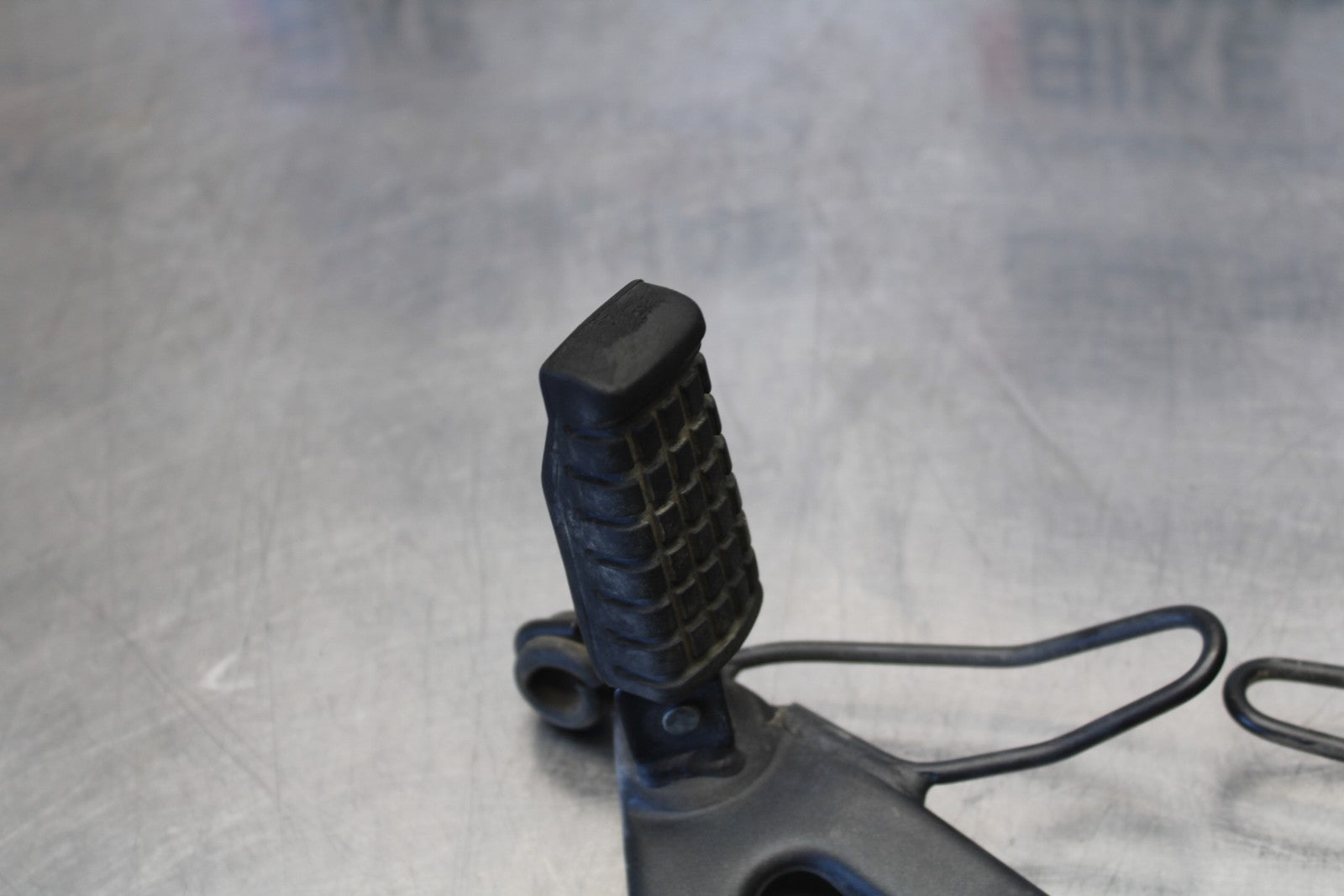 08-18 KAWASAKI KLR650 REAR BACK PASSENGER PEG SET PAIR BB183