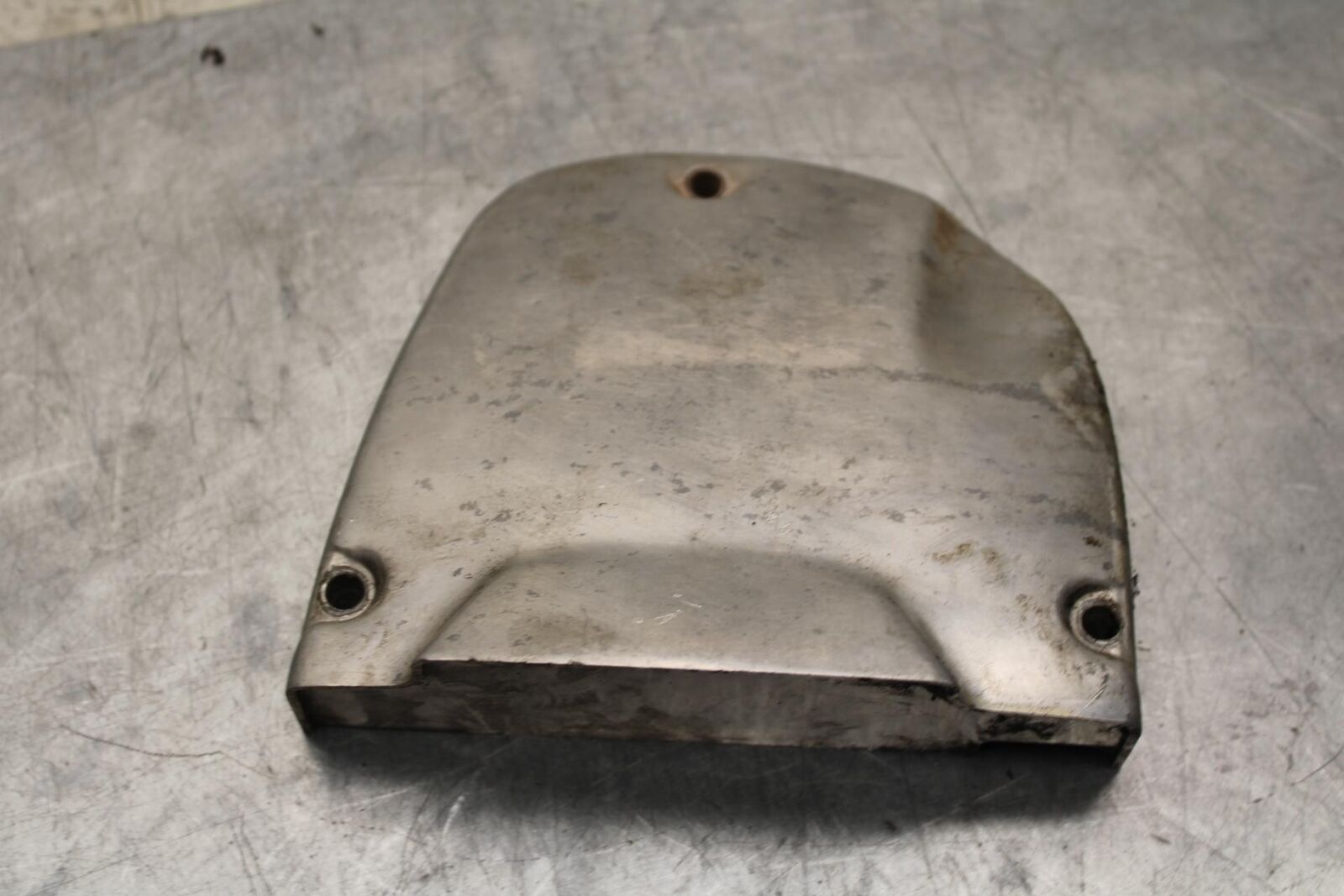 75 SUZUKI GT 550 ENGINE SPROCKET COVER BB67
