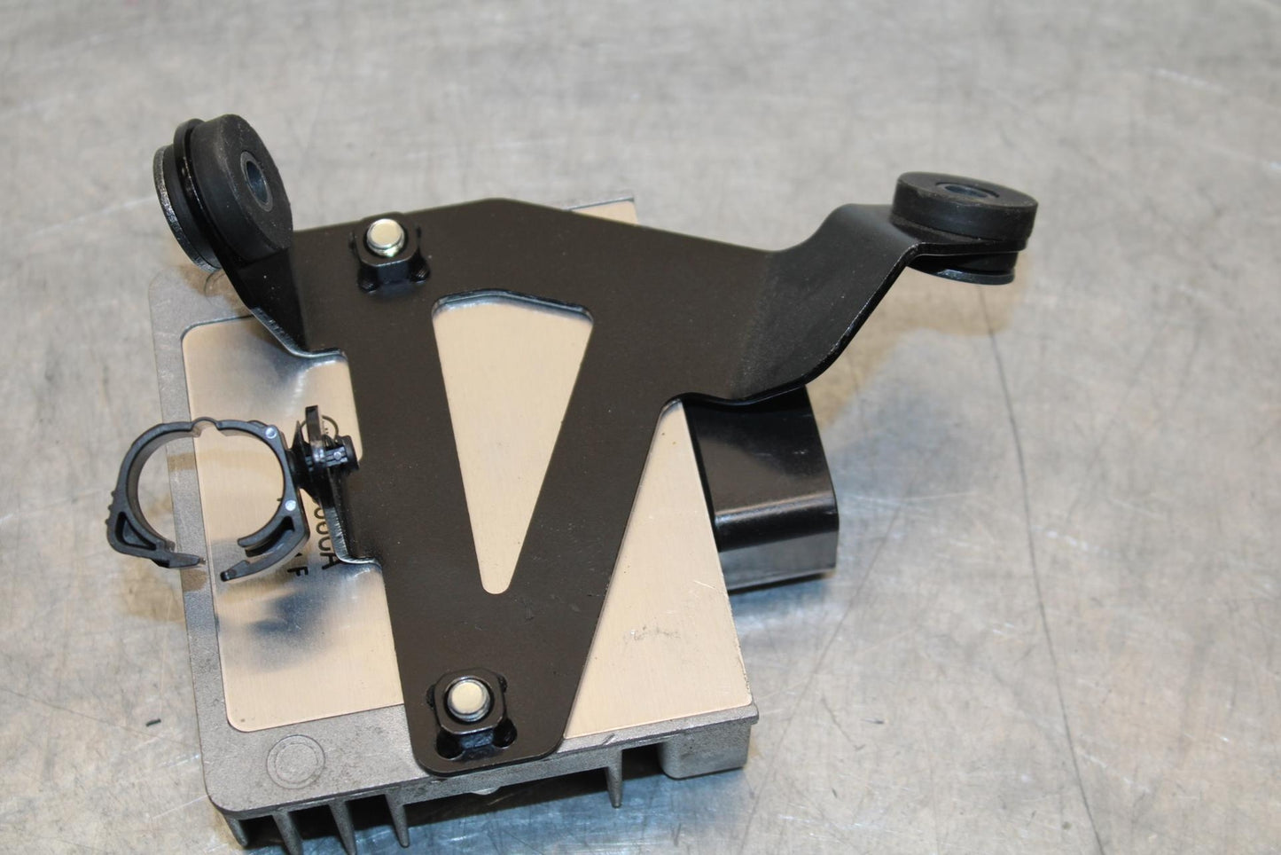 19-22 KAWASAKI Z400 RECTIFIER VOLTAGE REGULATOR BB70