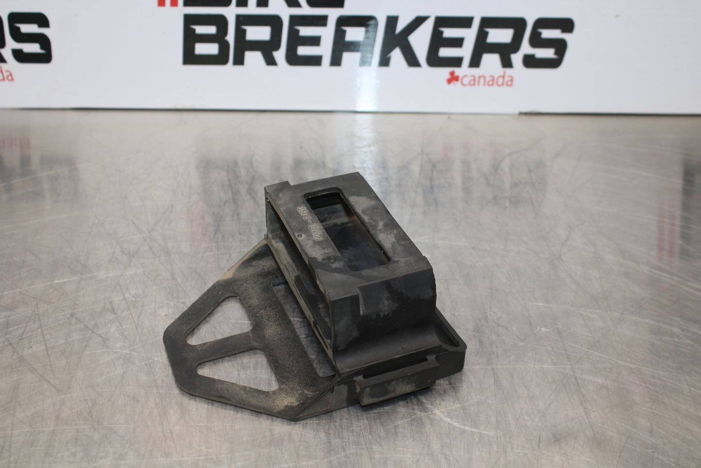 04-05 KAWASAKI NINJA ZX10R ECU ECM RELAY HOLDER BRACKET BB163