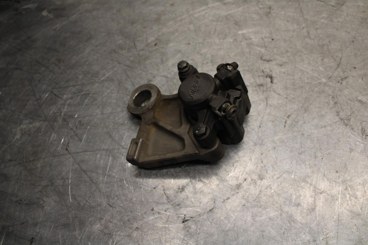 2007 Yamaha YZF R6 REAR BACK BRAKE CALIPER W MOUNT BRACKET BB525