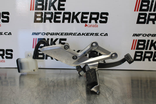 15-16 HONDA CB300F RIGHT REARSET REAR SET DRIVER FOOT PEG REST STOP BB150
