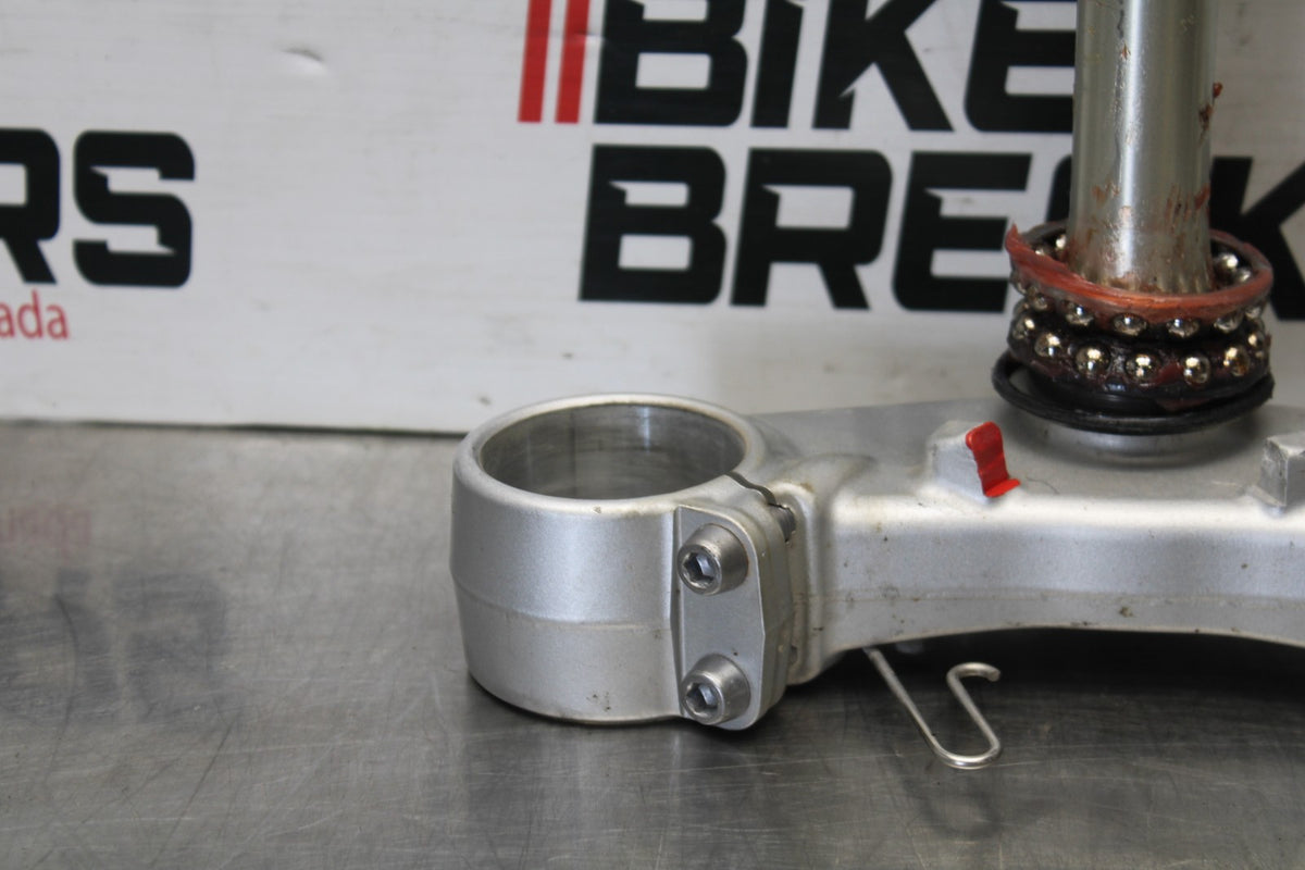 12 TRIUMPH STREET TRIPLE R FRONT FORKS CLAMP LOWER TRIPLE TREE STEM BB914