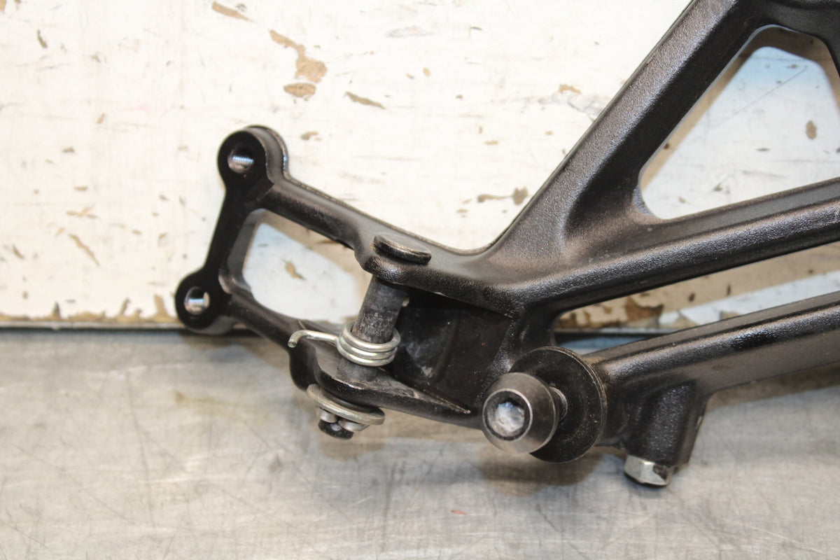 17-24 KTM 390 DUKE RIGHT REARSET REAR SET DRIVER FOOT PEG BRACKET MOUNT BB734